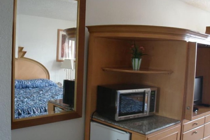 Room 13 of 19