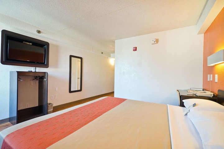 Room 11 of 34