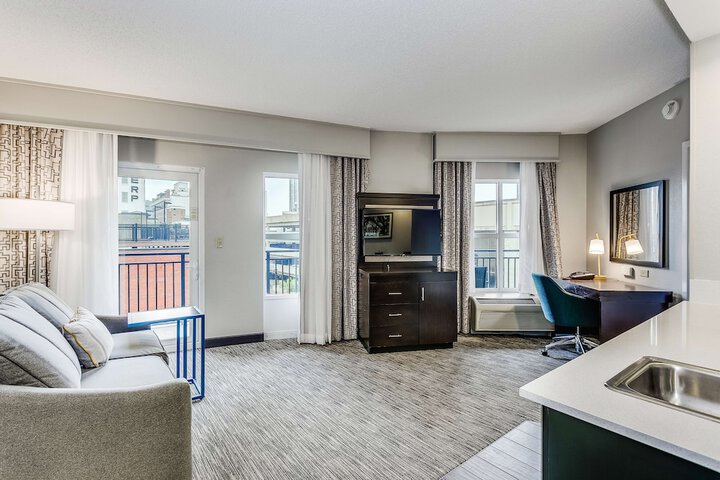Hampton Inn & Suites Mobile- Downtown Historic District