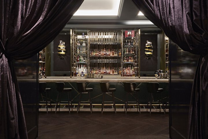Lounge 42 of 46