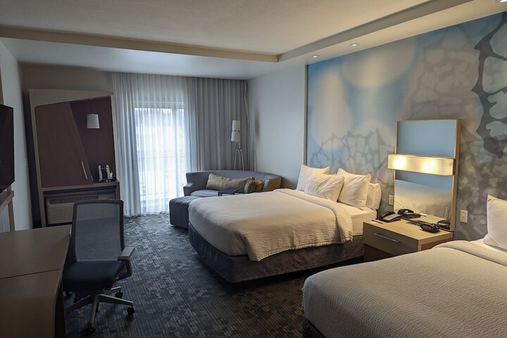 Courtyard by Marriott Holland Downtown