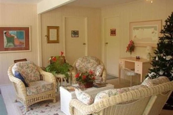 Hale-hoola B & B