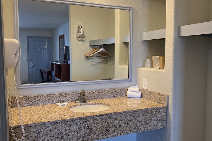 Room 25 of 32