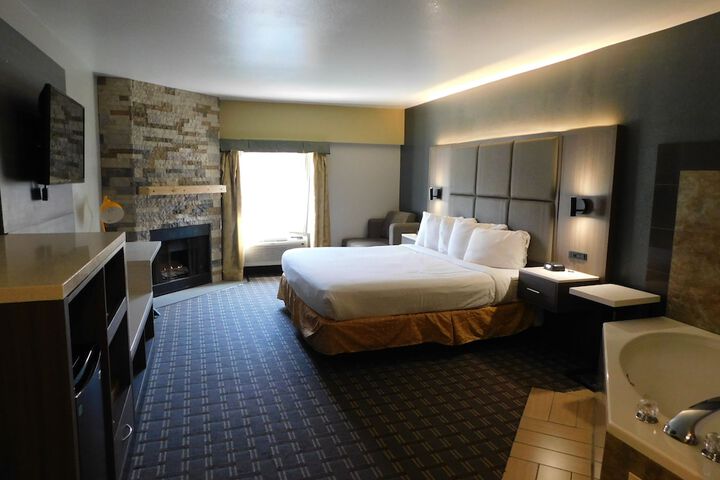 Room 19 of 102