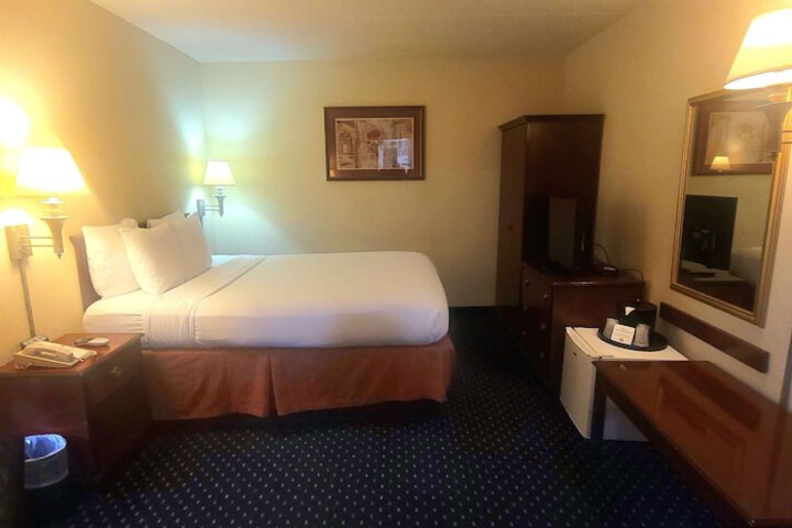 Room 32 of 37