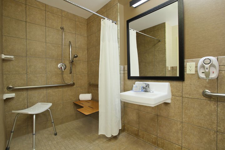 Room 16 of 26