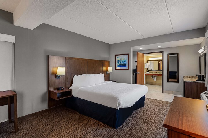 Room 27 of 40