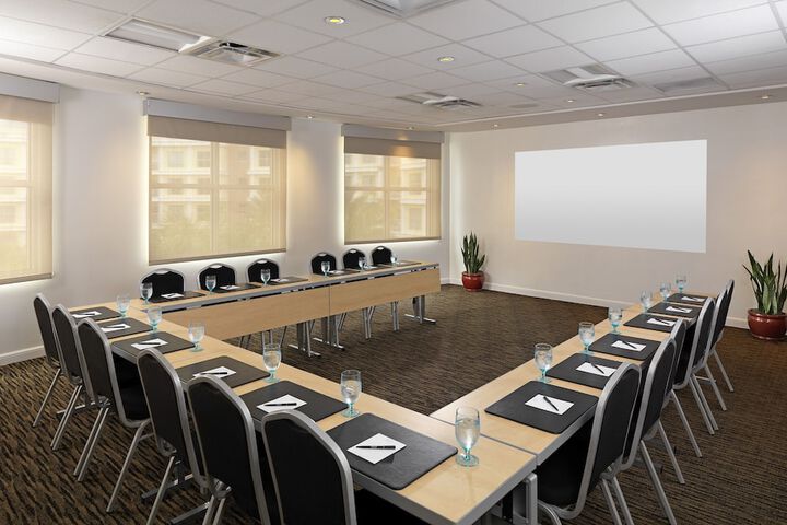 Business Center 173 of 184