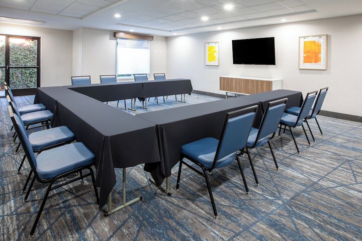 Holiday Inn Express & Suites Lathrop by IHG