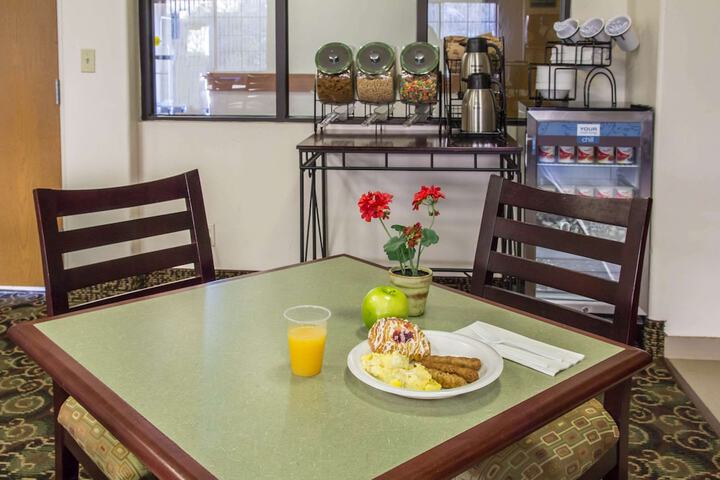 Breakfast/Coffee Service 27 of 31
