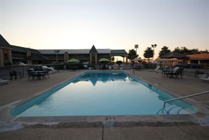 Rodeway Inn & Suites