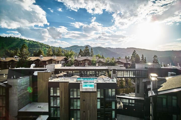 Goldener Hirsch Auberge Collection
