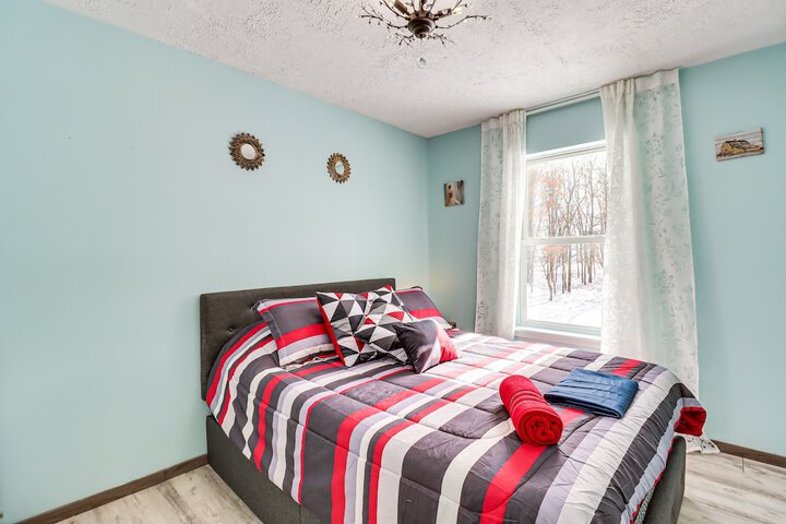 Long Pond Home w / Private Hot Tub & Game Room