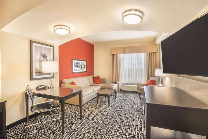 La Quinta Inn & Suites by Wyndham Smyrna TN - Nashville