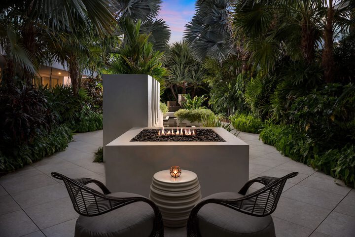 H2O Suites - Adults Only