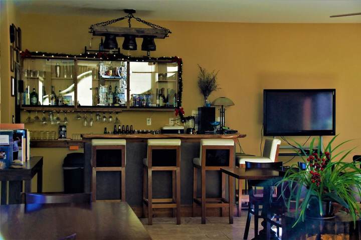 Lounge 73 of 96