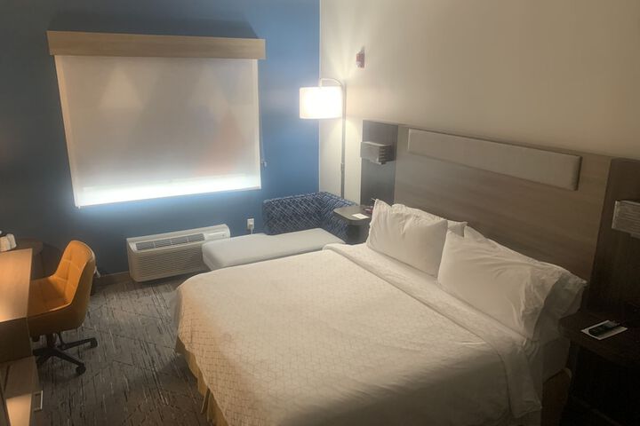 Room 27 of 51