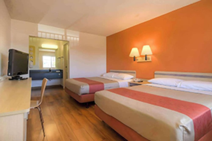 Room 8 of 10