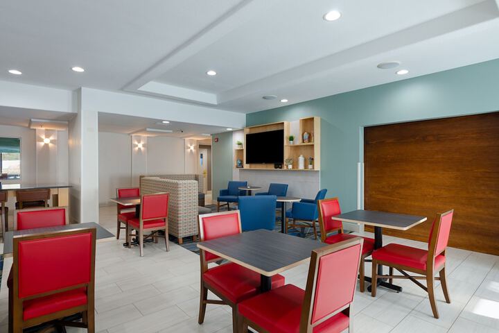 Holiday Inn Express Hotel & Suites Weston by IHG