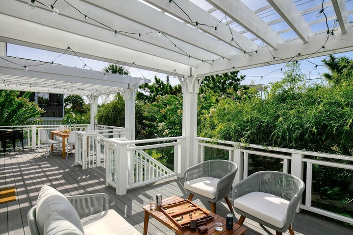 Hemlock by Avantstay Minutes From Folly Beach w / Multiple Patios