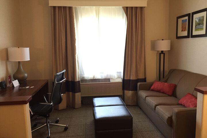 Comfort Suites Near Six Flags Magic Mountain