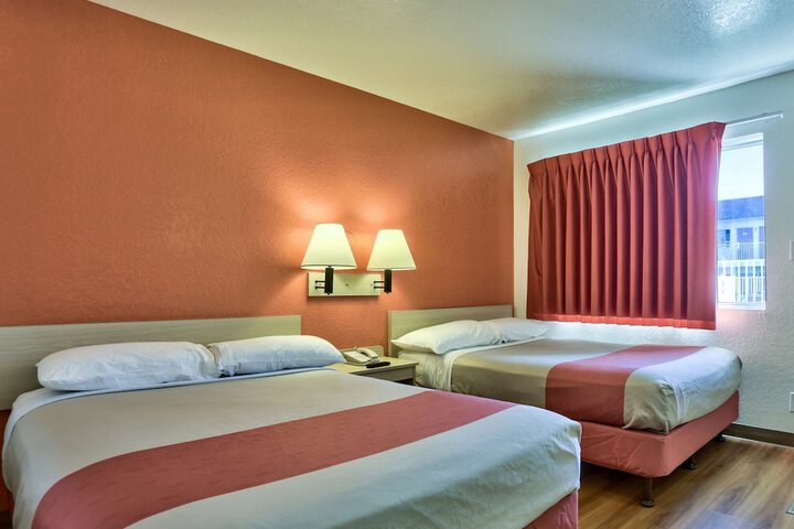 Room 18 of 37
