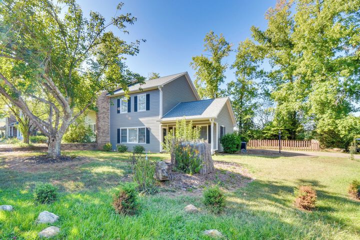 Seneca Escape w / Screened Patio: Near Lakes!