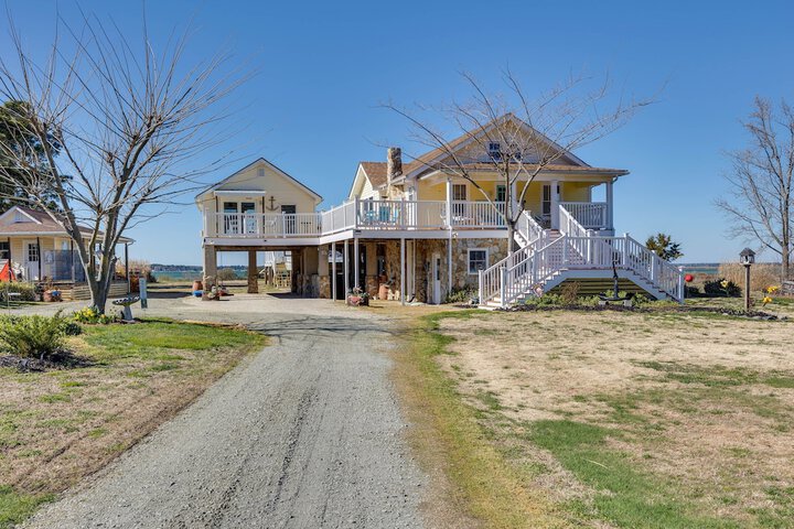 Welcoming Cottage w / Outdoor Pool & Water Views!