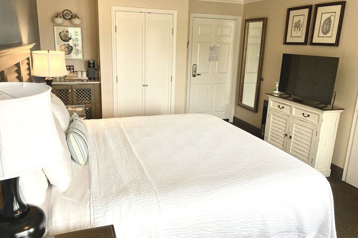 Sand Pebbles Inn