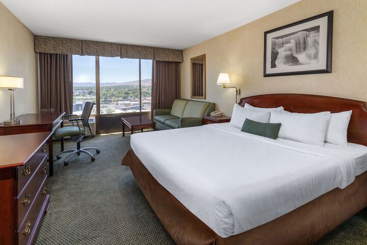 Ramada by Wyndham Reno Hotel and Casino