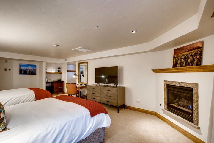 Room 45 of 102