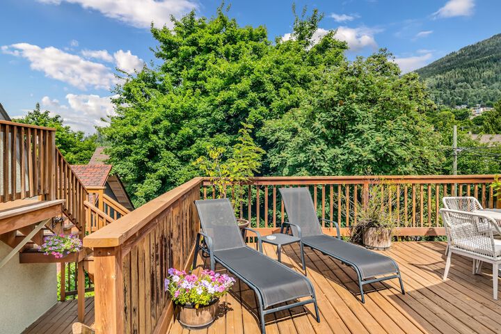 Sundeck 78 of 82