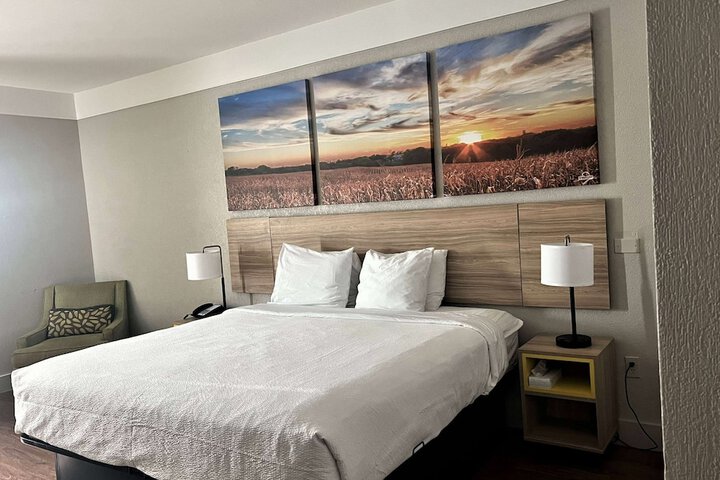 Room 13 of 33