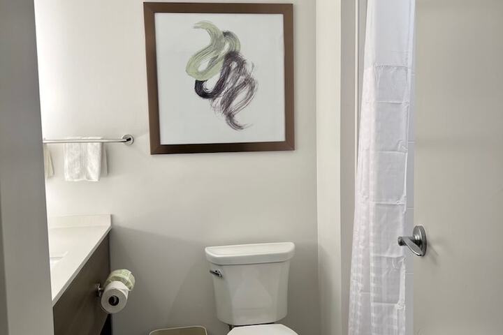 Room 9 of 33