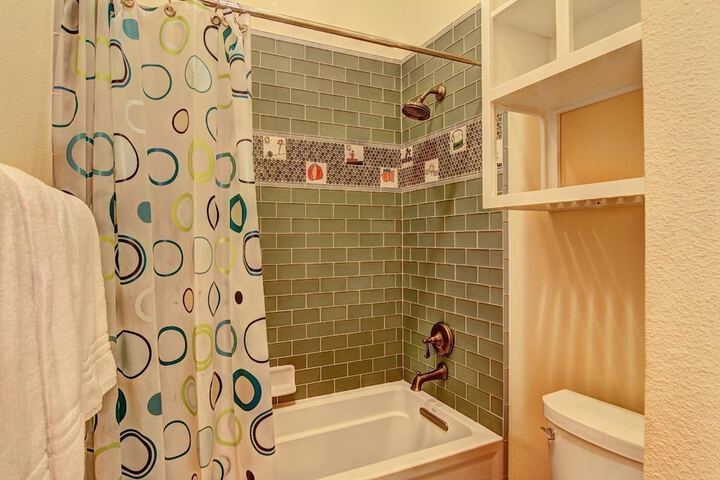 Room 16 of 36
