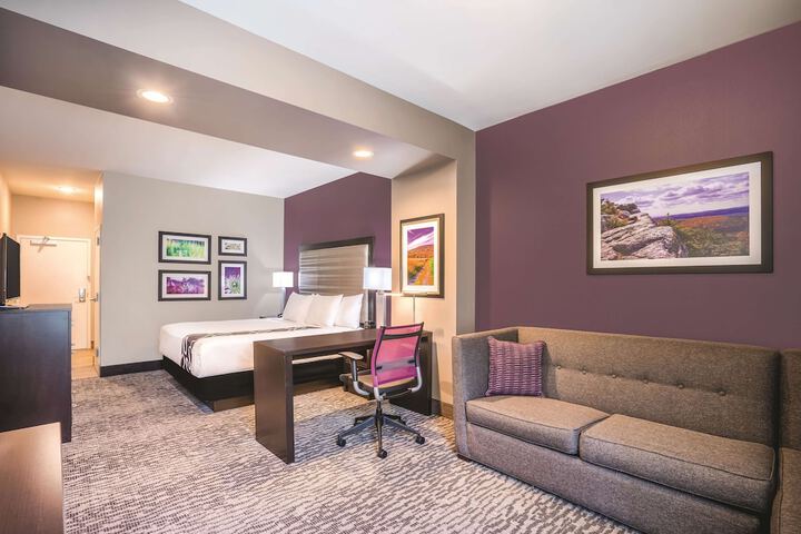 La Quinta Inn & Suites by Wyndham Clifton Park / Saratoga Area