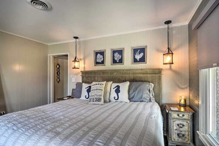 Chic Family-friendly Home With Outdoor Oasis!