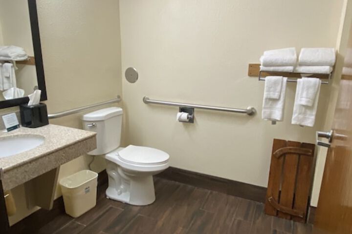 AmericInn by Wyndham Reedsburg