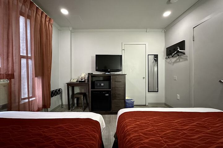 Room 43 of 49