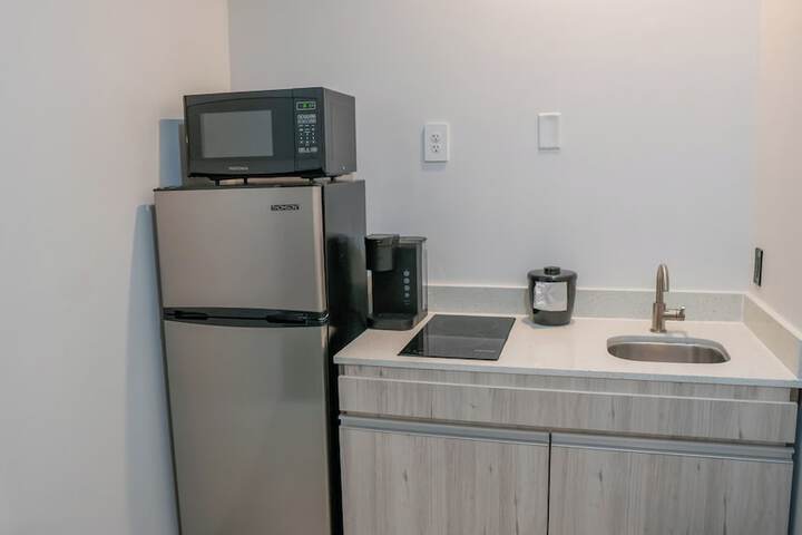 Comfeeni Inn and Suites