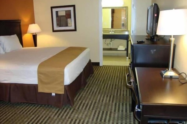 Room 15 of 35