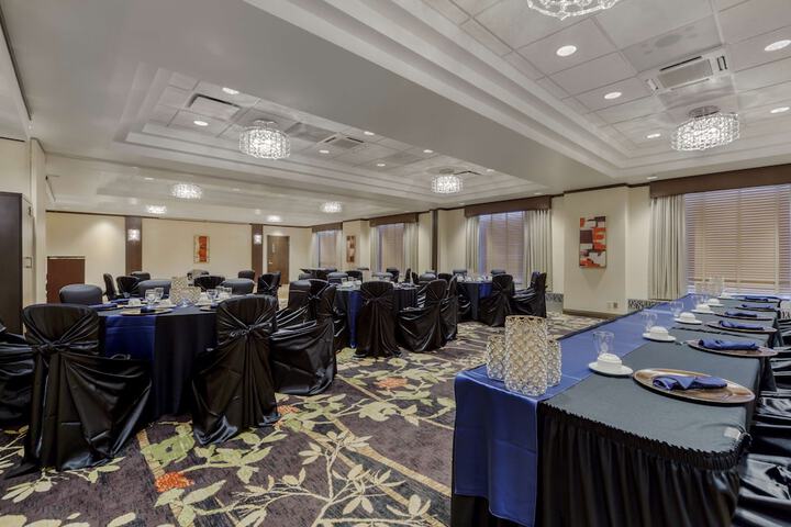 Best Western Premier Denham Inn & Suites