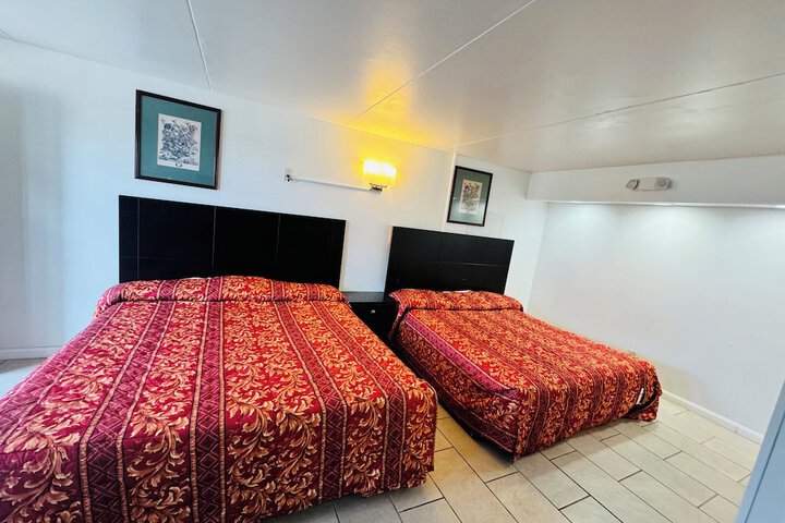Room 34 of 84