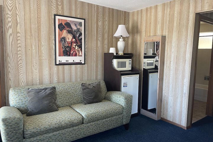 Room 23 of 48