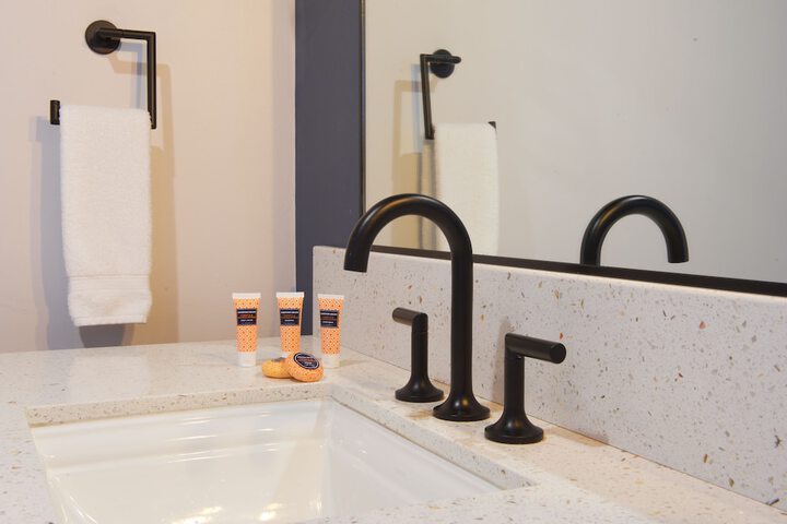 Hotel Becket BW Signature Collection