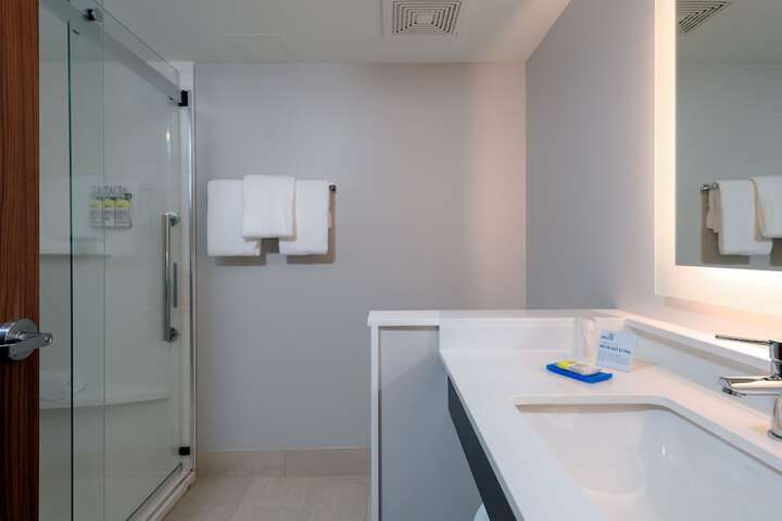 Holiday Inn Express & Suites Tulsa Downtown by IHG