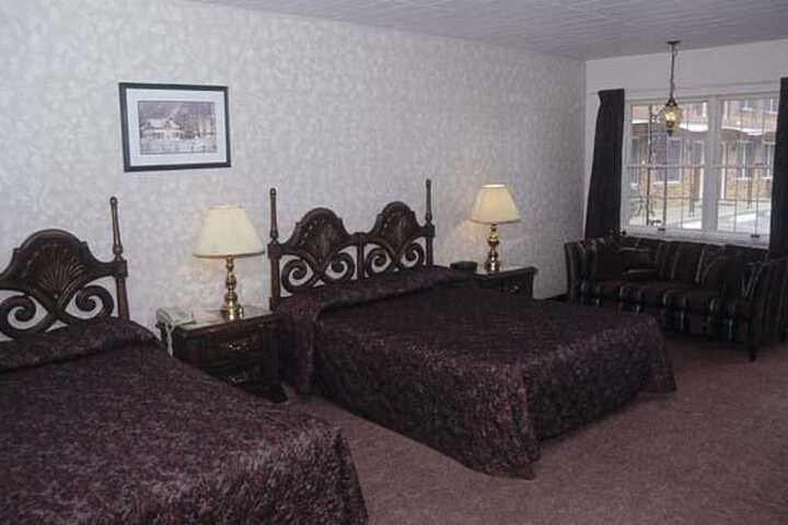 Room 11 of 16