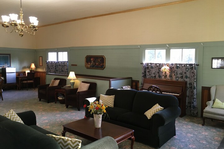 Alexanders Lodge