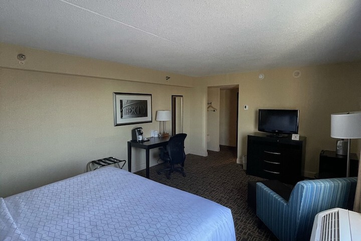Room 34 of 60