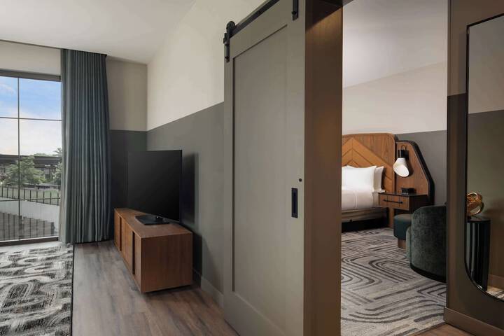 Hotel Nickel Plate Fishers Tapestry Collection by Hilton